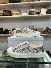 Dior WALK'N'DIOR (ウォーキンディオール) スニーカー トワル ド ジュイ リバース 刺繍 コットンのサムネイル