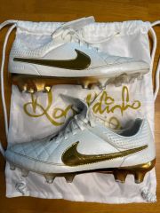 NIKE サッカースパイク ホワイト ゴールド - メルカリ