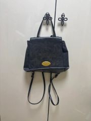新品オールブラック [ハント] リュックサック チーズ! 13L 一眼レフ 