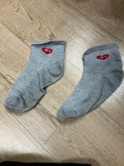 く*っ様 【最安値】コムデギャルソン ロゴ入り ソックス 3色 - メルカリ