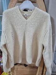 新品 UNIQLO ユニクロ スフレヤーン Vネックニット
