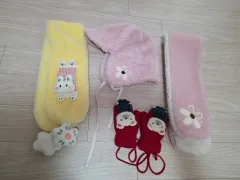 女の子防寒用品)モイモルン マフラー+ニット帽52+手袋 まとめのサムネイル