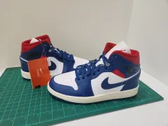 新品 230 NIKE ナイキ エア ジョーダン 1 ミッド 白 青