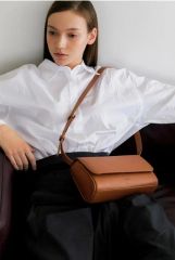 【美品】pinueウェーブボストンショルダーバッグ　田久保夏鈴 PINUE ピヌエ ウェーブボストンバッグ BROWN たくぼかりん 田久保夏鈴
