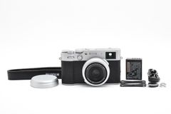 FUJIFILM X100VI 本体 シルバー シャッター回数は約4600 - メルカリ