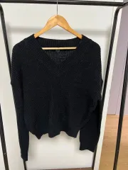 YELLOW Vネック ニット ブラック 187