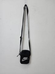 クロスター社 NIKEワンショルダーバッグ グレー×黒 ナイキ - メルカリ