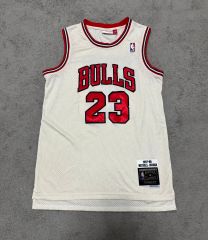完品90'sNBAシカゴブルズユニフォーム✴︎ジョーダン✴︎ゴールド10ー