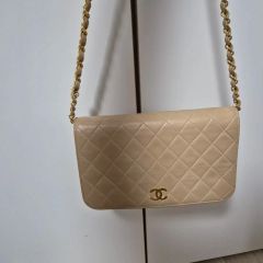 CHANEL ミニマトラッセ フォンケース ラムスキン ベージュ ブラウン 
