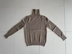 ロンドンレース ハイネックニット モカカラー