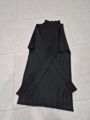7月4日までの出品 希少❗️PLEATS PLEASE 長袖 カーディガン黒 - メルカリ