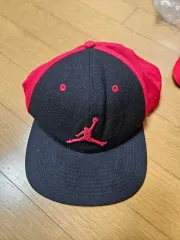 ジョーダン ジャンプマン ブラック/レッド スナップバック 帽子