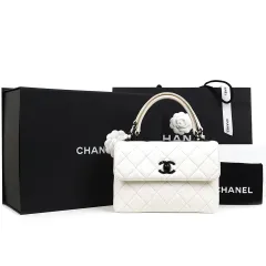 中古ブランド CHANEL トレンディCC スモール 白 付き A92236のサムネイル