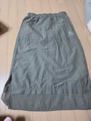 6番 BENETTON ベネトン カーキ色 ロング スカートのサムネイル