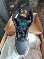 (新品) 最後の1点です VANS 防水 防寒 ブーツ 260