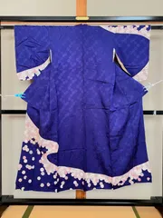 161B【アンティーク着物】訪問着 正絹？青紫色 菊 絞り風 地紋が美しい リメイク素材にものサムネイル