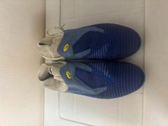 新品タグ付きNike サッカーシューズ グレー/ホワイト/マルチカラー 27
