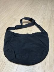 EAZYMISS Dual Zip Crossbody Bag - メルカリ