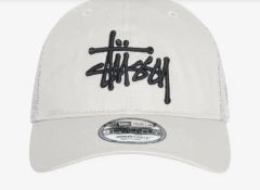 Stussy トラッカーキャップ ホワイト/ブラック - メルカリ
