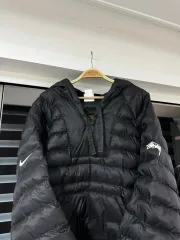 STUSSY × NIKE ブラック ダウンパンツ セットアップ