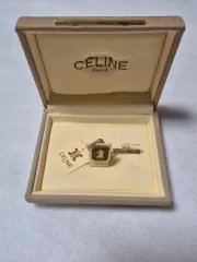 2026年最新】CELINEピンバッジの人気アイテム - メルカリ