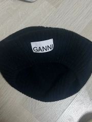 GANNI Structured Rib Beret ブラック - メルカリ