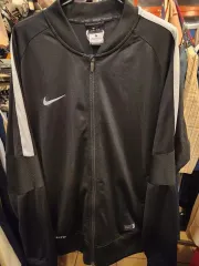 ナイキ ドライフィット ジップアップ