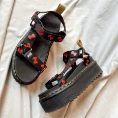 DR. MARTENS ハローキティ リミテッド コラボ サンダル