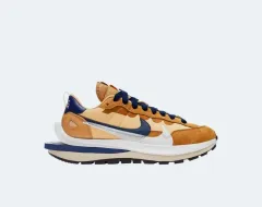 240 NIKE SACAI ヴェイパーワッフル セサミ