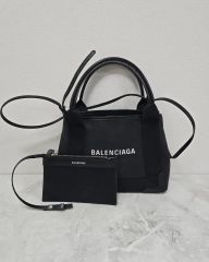 BALENCIAGA バレンシアガ カバスXS ポーチ付き ブラック - メルカリ