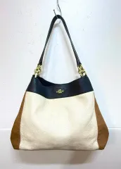 コーチ レクシー ショルダーバッグです