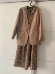 ノーカラージャケット ベージュ