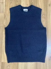 XS COS ニット ベストのサムネイル