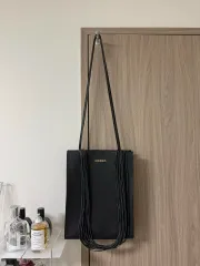 JACQUEMUS ジャックムス バッグ ショルダーバッグ ブラックのサムネイル