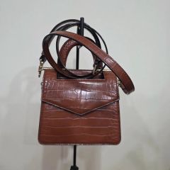 CHARLES & KEITH 巾着型 バックパック ブラウン - メルカリ