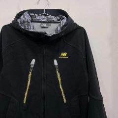 新品タグ付き new balance グリーングレージャケット フーディ M 