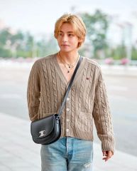 celine セリーヌ ブザス トリオンフ ショルダーバッグ BTS V テテ