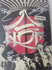 straykids スキズ Social path 100人限定 直筆サイン - メルカリ