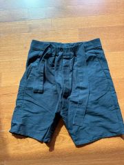 unused ベージュ シルク混ショートパンツ - メルカリ