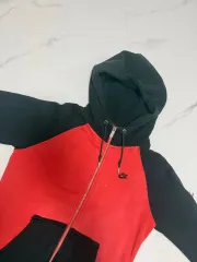 ナイキ ブラックレッド ジップアップ