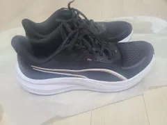 プーマ スカイ IRO ランニングシューズ