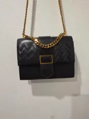 CHARLES&KEITH ブラック キルティング ゴールド チェーンバッグ
