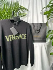 新品 50サイズ Versace ロゴ ニットのサムネイル