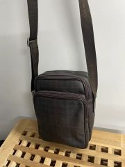 値下げ！ルイヴィトン ボディバッグ ユタ スィウ LVロゴ レザー