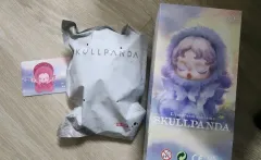 (未開封 安全決済) Skull Panda(スカルパンダ) 光のジョンウォン(JUNGWON) キーホルダー ブロッサム blossom POP MART(ポップマート)