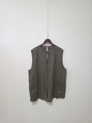 カーキ色 ジップアップ ベスト