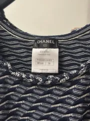 CHANEL シャネル ニット ONE PIECE 38サイズ ネイビー パータン CCボタンのサムネイル