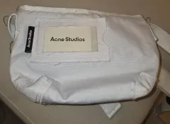 Acne Studios アクネストゥディオズ 白 クロスボディーバッグのサムネイル