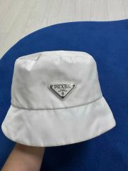 PRADA ホワイト バケットハットL - メルカリ