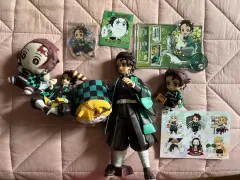 鬼滅の刃 鬼滅の刃 竈門 炭治郎 フィギュア アクリル 紙類 まとめ 出品